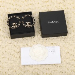 Earrings with the impression of a fashionable senior 2023SS CHANEL Chanel